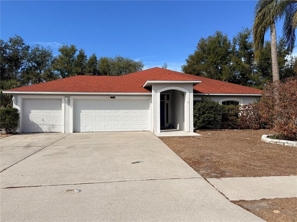 Active With Contract: $2,750 (3 beds, 2 baths, 1811 Square Feet)