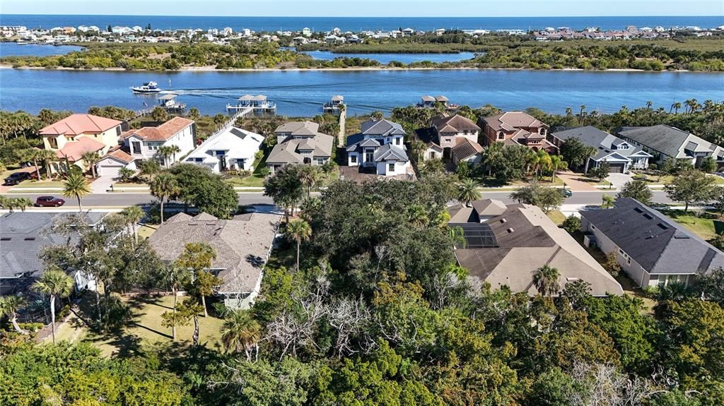 На продажу: $112,500 (0.23 acres)