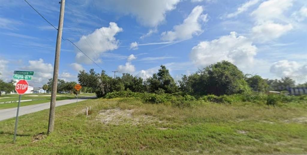 На продажу: $23,500 (0.16 acres)