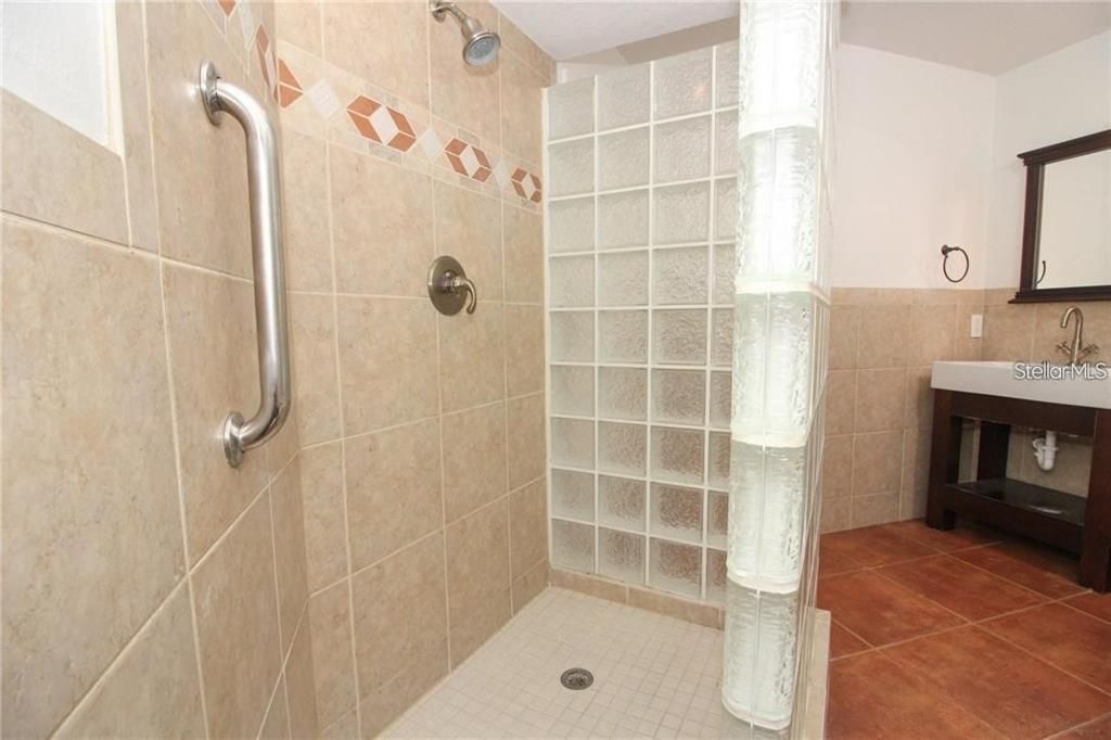 Под контрактом: $395,900 (2 спален, 2 ванн, 1357 Квадратных фут)