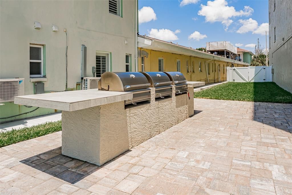 For Sale: $1,250,000 (3 beds, 2 baths, 1410 Square Feet)