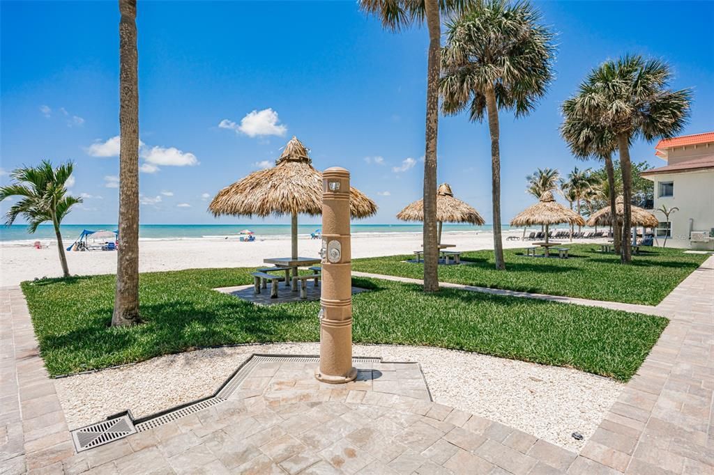 For Sale: $1,250,000 (3 beds, 2 baths, 1410 Square Feet)