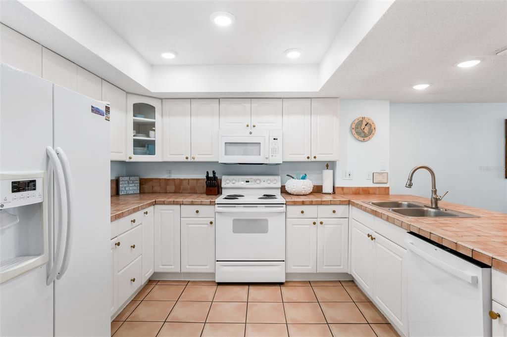 For Sale: $1,250,000 (3 beds, 2 baths, 1410 Square Feet)
