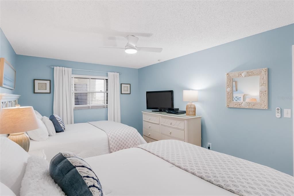 For Sale: $1,250,000 (3 beds, 2 baths, 1410 Square Feet)