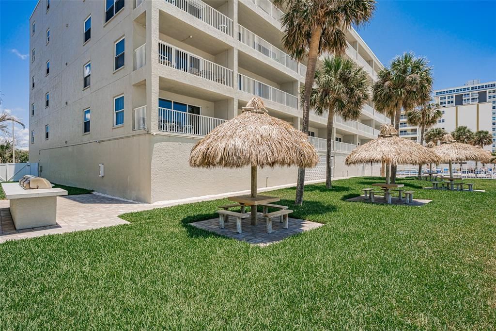 For Sale: $1,250,000 (3 beds, 2 baths, 1410 Square Feet)