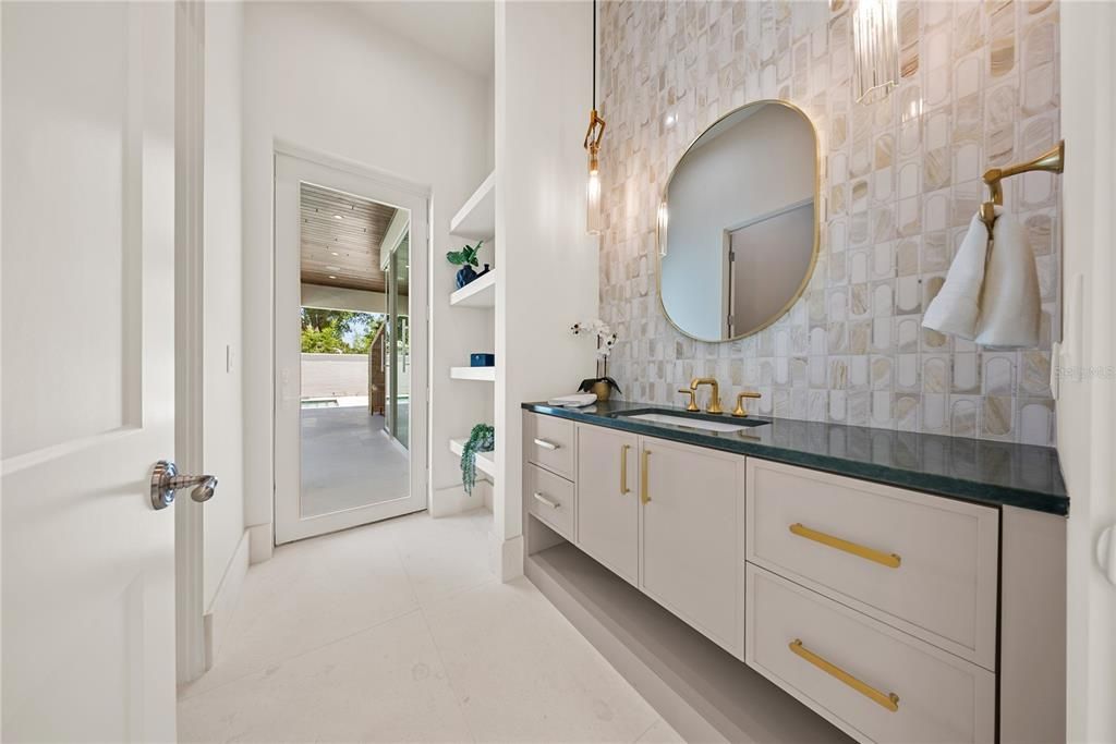 En Venta: $3,600,000 (5 camas, 5 baños, 4839 Pies cuadrados)