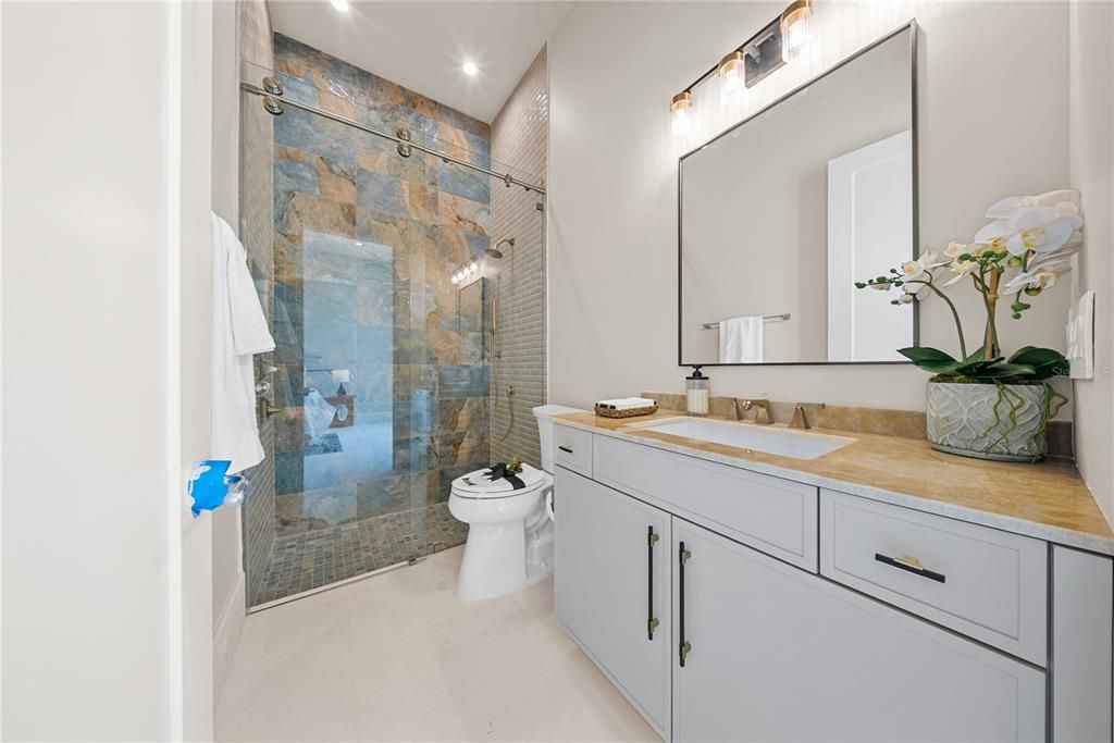 En Venta: $3,600,000 (5 camas, 5 baños, 4839 Pies cuadrados)