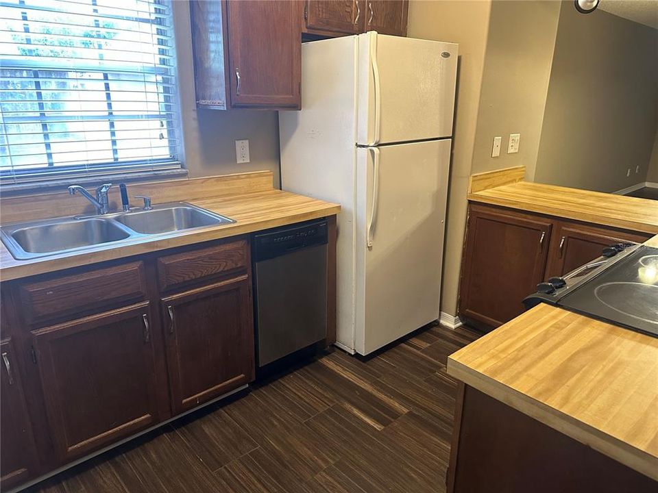 Active With Contract: $500,000 (8 beds, 0 baths, 4356 Square Feet)