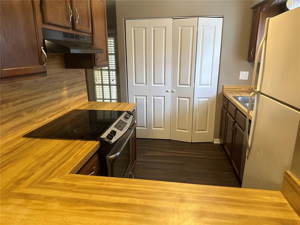 Active With Contract: $500,000 (8 beds, 0 baths, 4356 Square Feet)