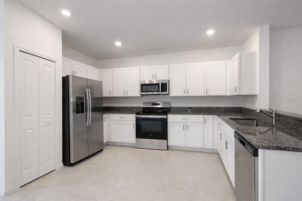 For Rent: $2,100 (3 beds, 2 baths, 1634 Square Feet)
