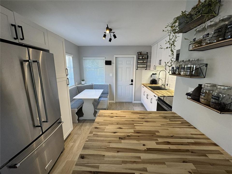 待售: $545,000 (4 贝兹, 0 浴室, 1288 平方英尺)