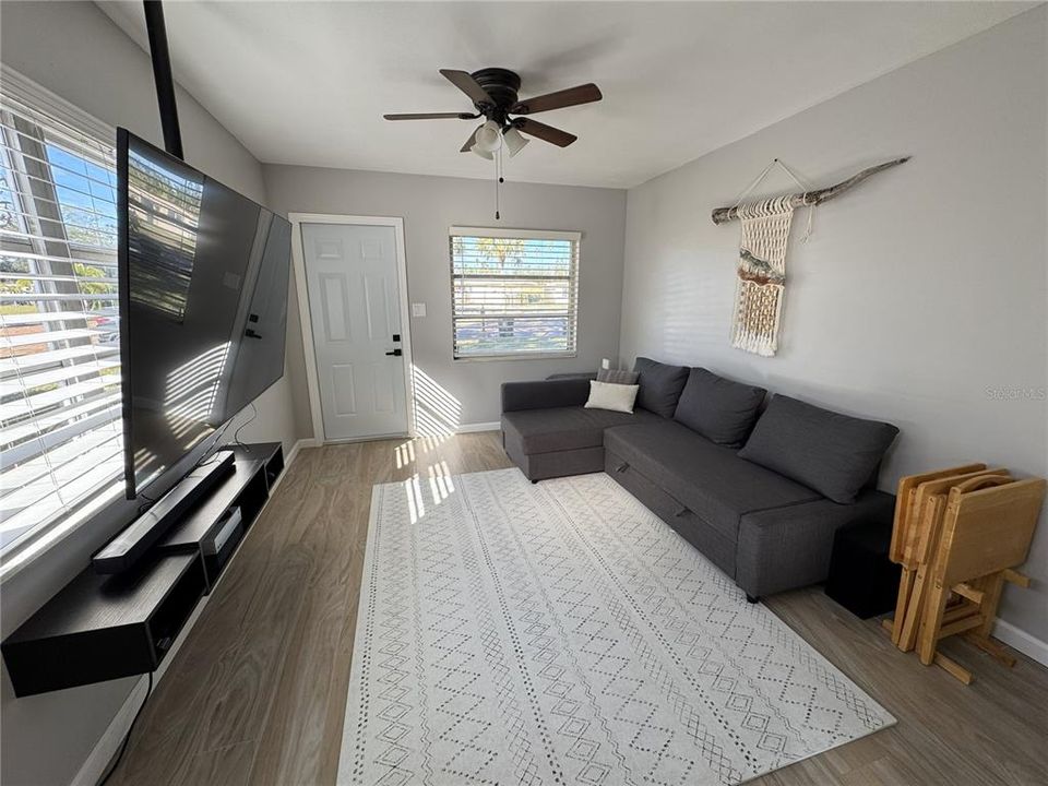 待售: $545,000 (4 贝兹, 0 浴室, 1288 平方英尺)