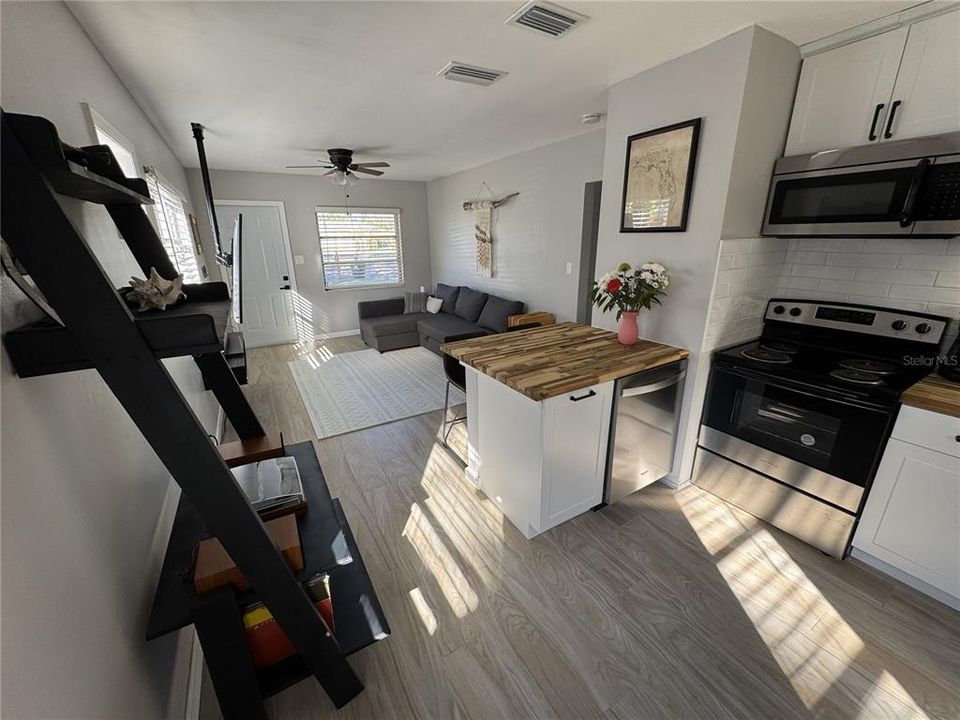 待售: $545,000 (4 贝兹, 0 浴室, 1288 平方英尺)