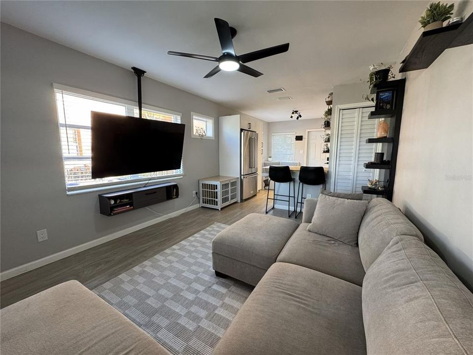 待售: $545,000 (4 贝兹, 0 浴室, 1288 平方英尺)