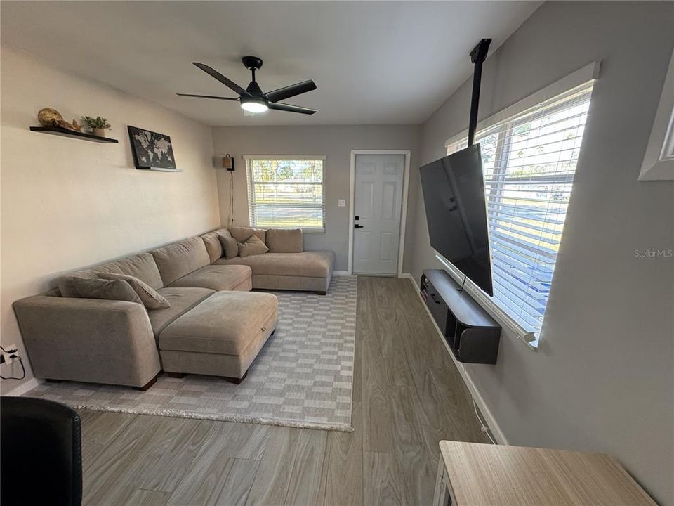 待售: $545,000 (4 贝兹, 0 浴室, 1288 平方英尺)