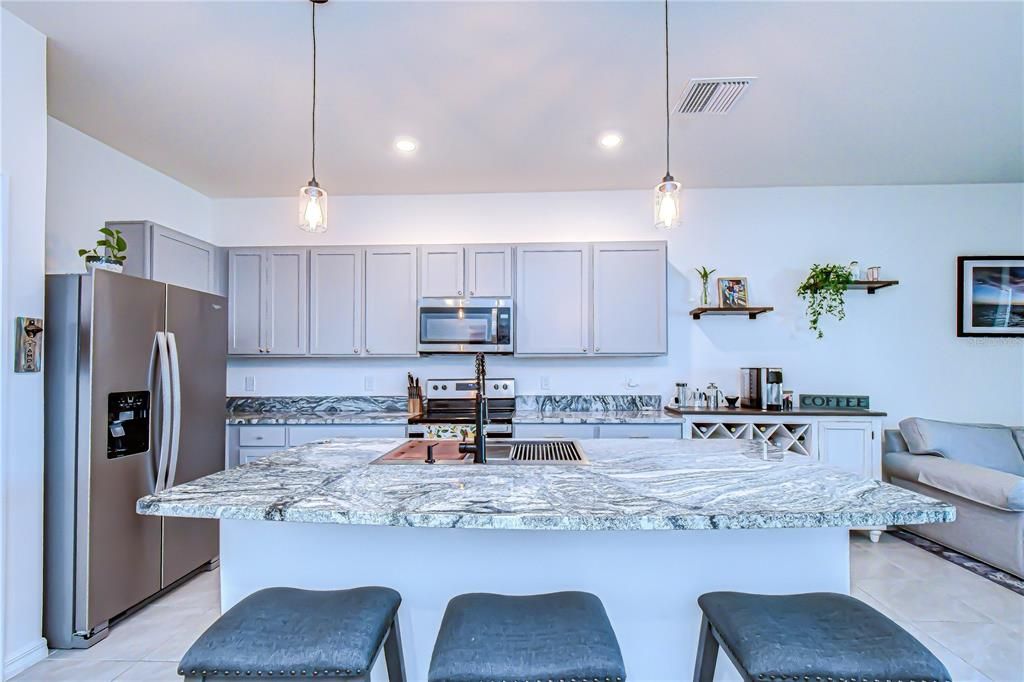 En Venta: $295,000 (3 camas, 2 baños, 1673 Pies cuadrados)