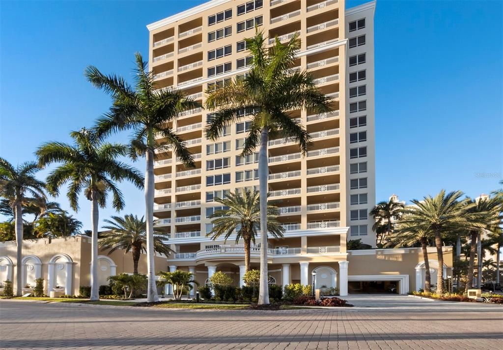 For Sale: $3,100,000 (3 beds, 3 baths, 2990 Square Feet)