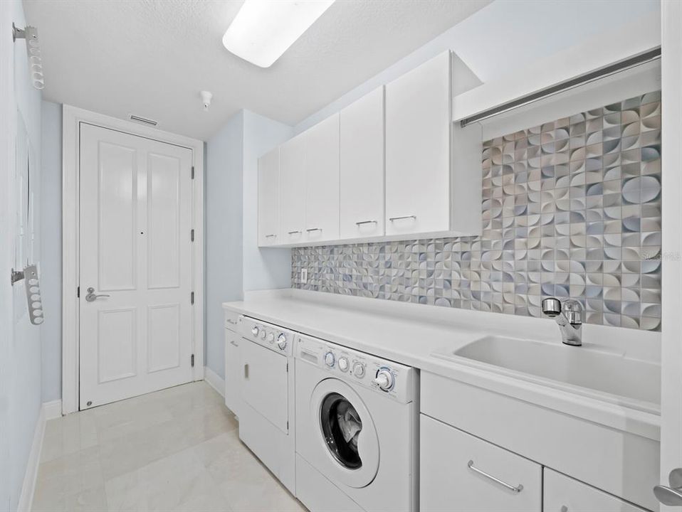 For Sale: $3,100,000 (3 beds, 3 baths, 2990 Square Feet)