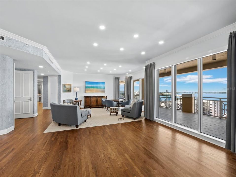 For Sale: $3,100,000 (3 beds, 3 baths, 2990 Square Feet)