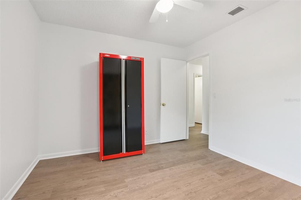 Под контрактом: $375,000 (5 спален, 2 ванн, 1702 Квадратных фут)