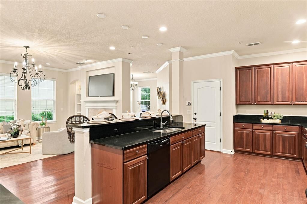 En Venta: $1,050,000 (4 camas, 3 baños, 2639 Pies cuadrados)