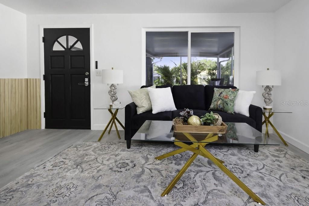 Activo con contrato: $399,000 (3 camas, 1 baños, 1000 Pies cuadrados)