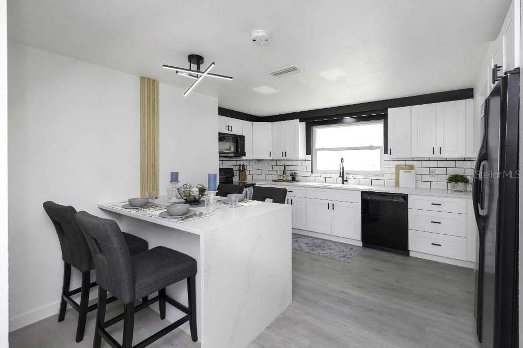 Activo con contrato: $399,000 (3 camas, 1 baños, 1000 Pies cuadrados)