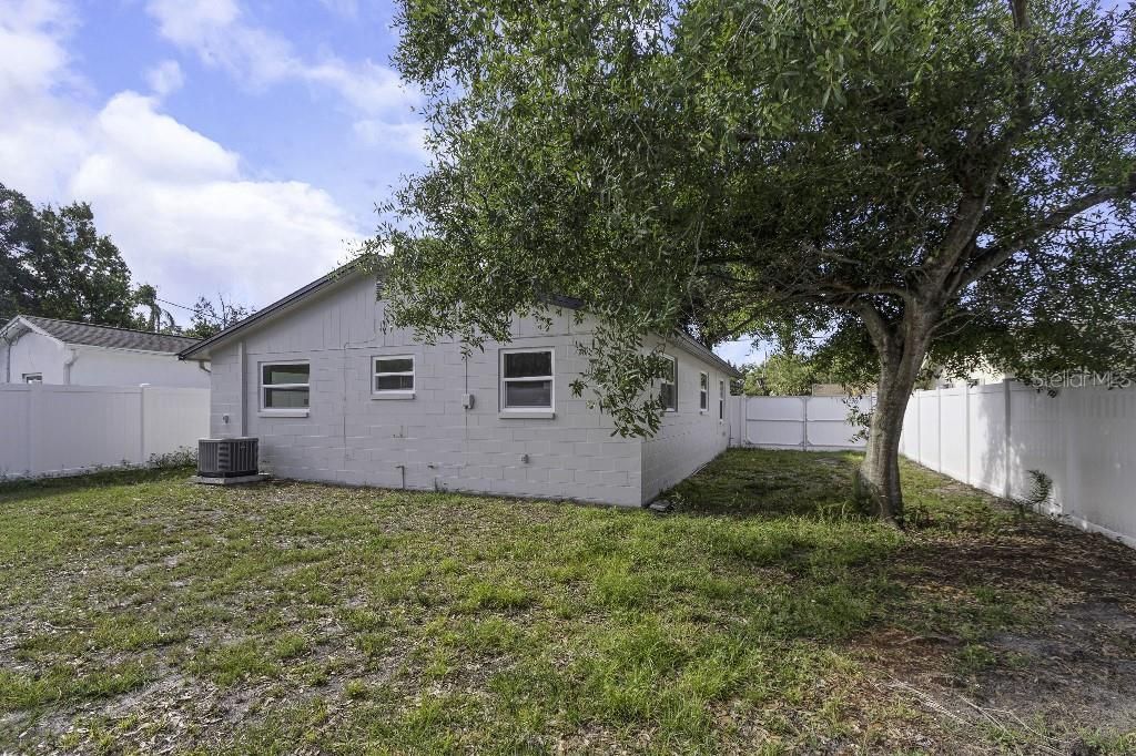 Activo con contrato: $399,000 (3 camas, 1 baños, 1000 Pies cuadrados)