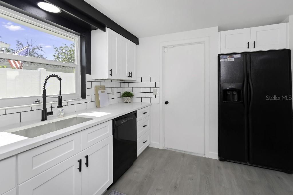 Activo con contrato: $399,000 (3 camas, 1 baños, 1000 Pies cuadrados)