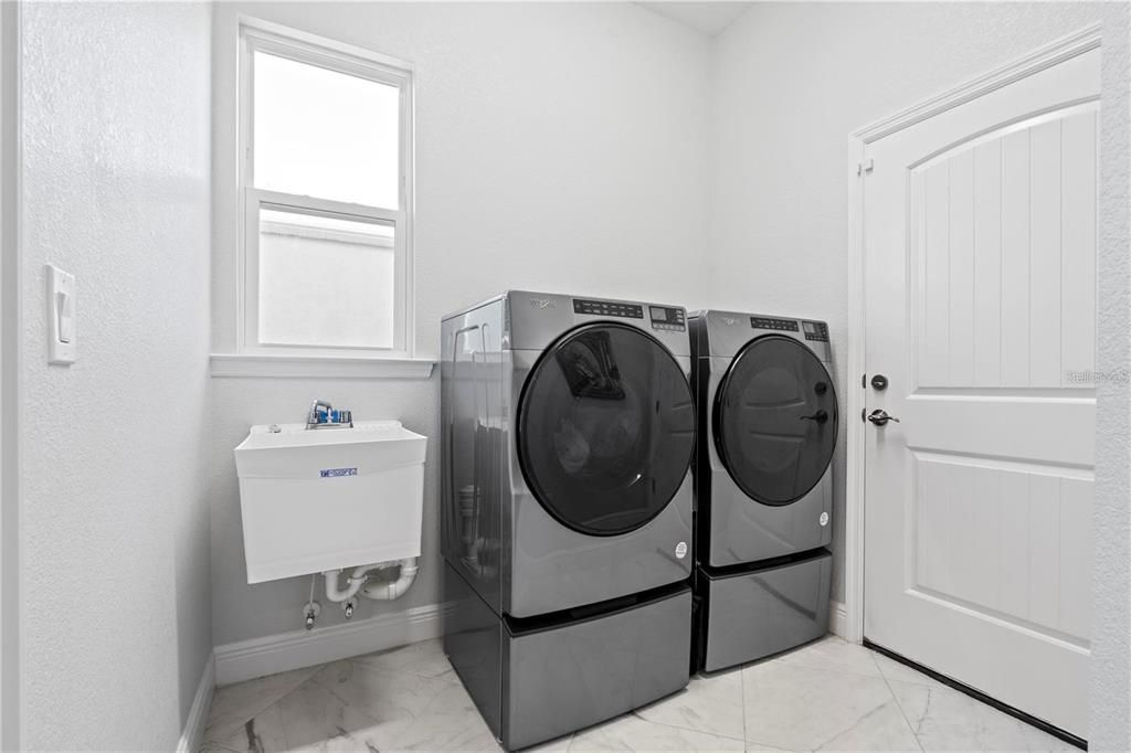 For Sale: $635,000 (3 beds, 3 baths, 2132 Square Feet)