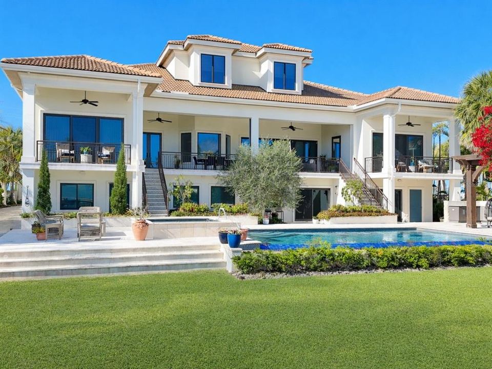 На продажу: $10,600,000 (4 спален, 4 ванн, 5393 Квадратных фут)