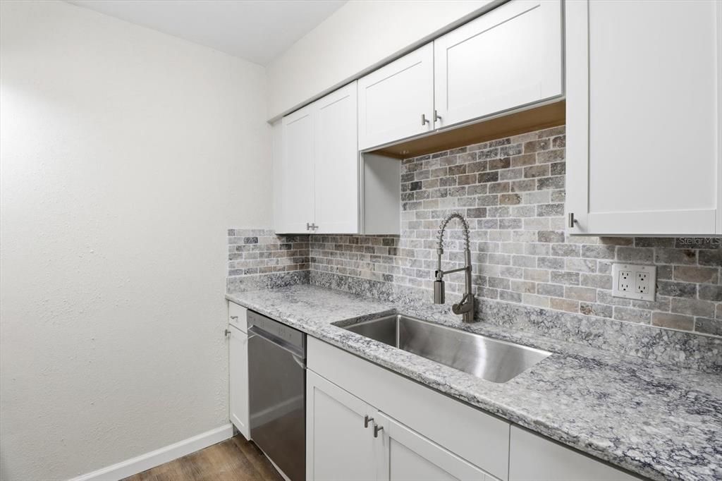 For Sale: $279,000 (3 beds, 2 baths, 1656 Square Feet)