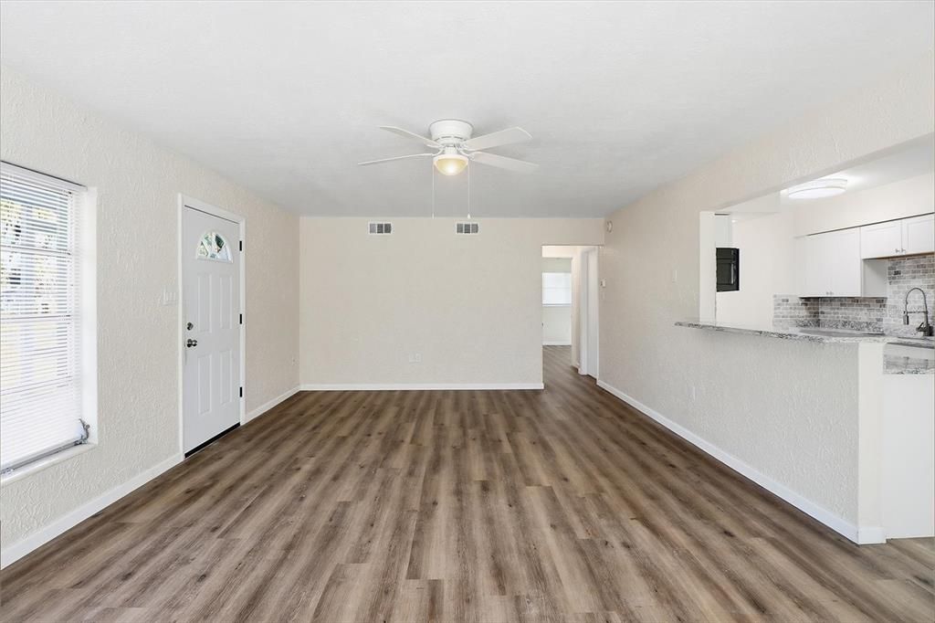 For Sale: $279,000 (3 beds, 2 baths, 1656 Square Feet)