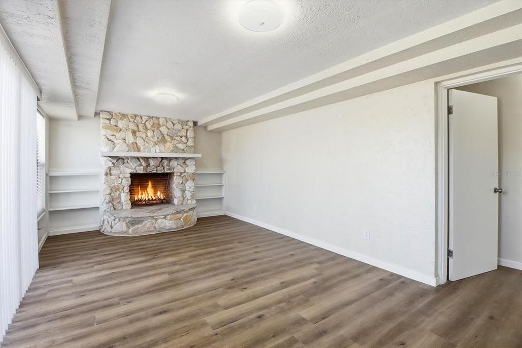 For Sale: $279,000 (3 beds, 2 baths, 1656 Square Feet)