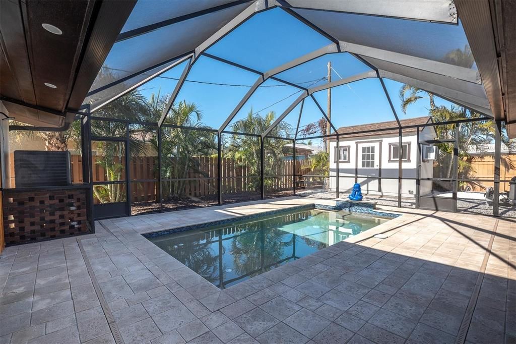 Activo con contrato: $824,900 (4 camas, 2 baños, 2256 Pies cuadrados)