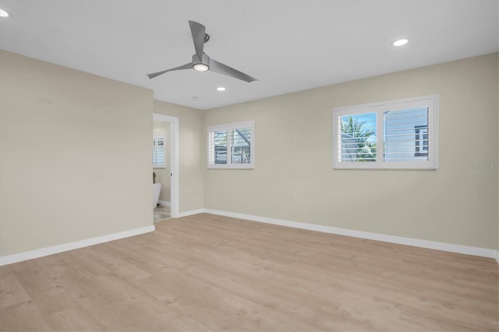 Activo con contrato: $824,900 (4 camas, 2 baños, 2256 Pies cuadrados)