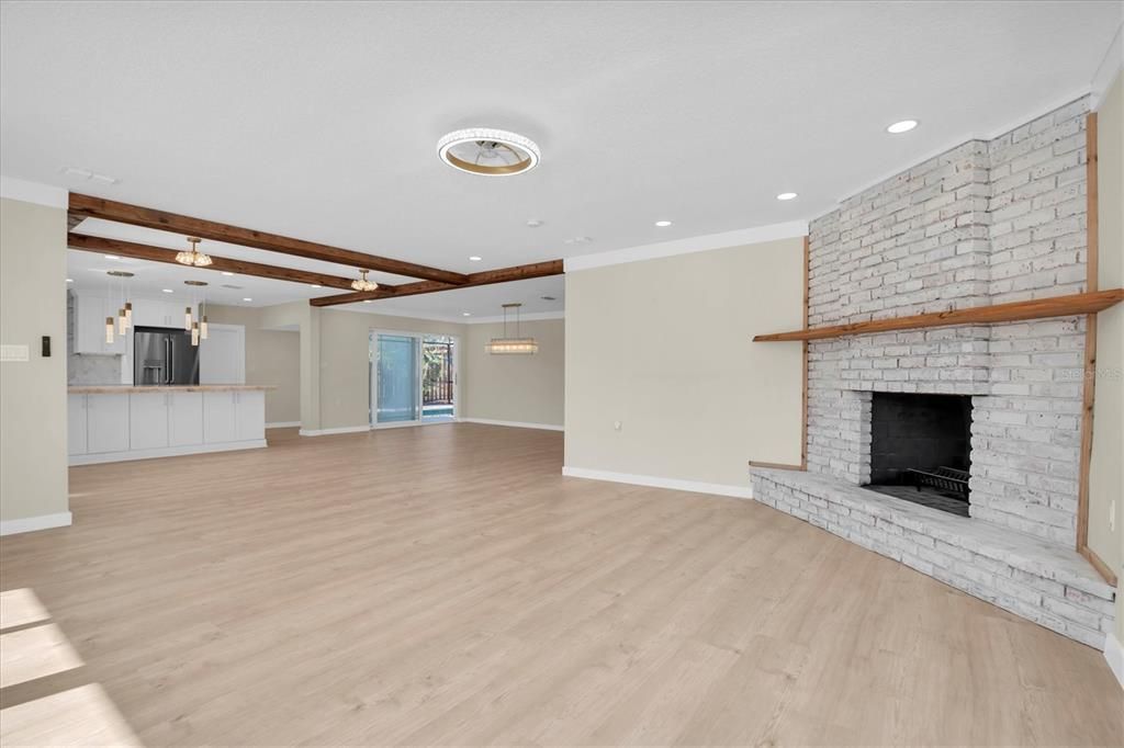Activo con contrato: $824,900 (4 camas, 2 baños, 2256 Pies cuadrados)