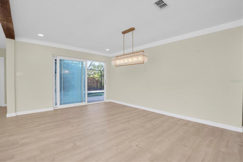 Activo con contrato: $824,900 (4 camas, 2 baños, 2256 Pies cuadrados)