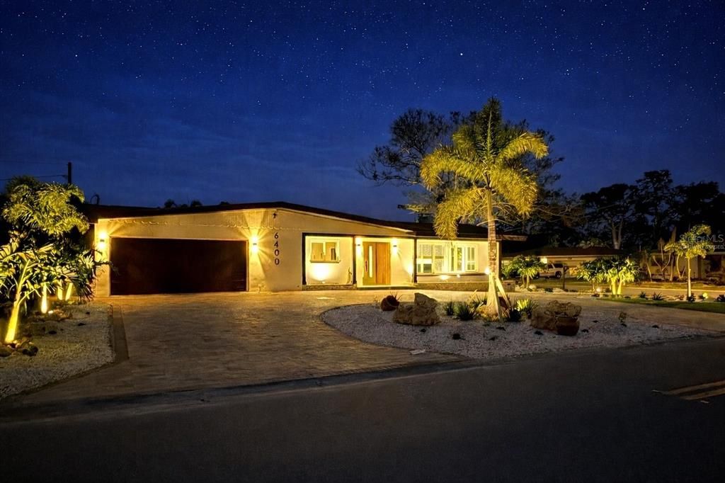 Activo con contrato: $824,900 (4 camas, 2 baños, 2256 Pies cuadrados)