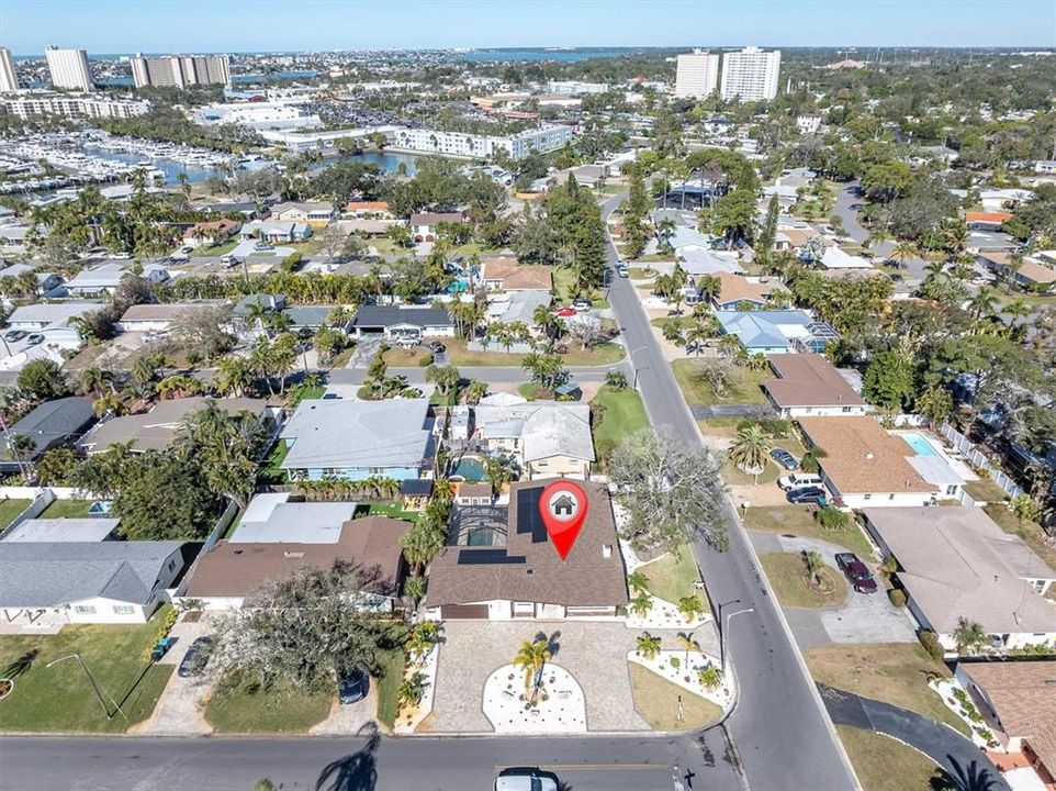 Activo con contrato: $824,900 (4 camas, 2 baños, 2256 Pies cuadrados)