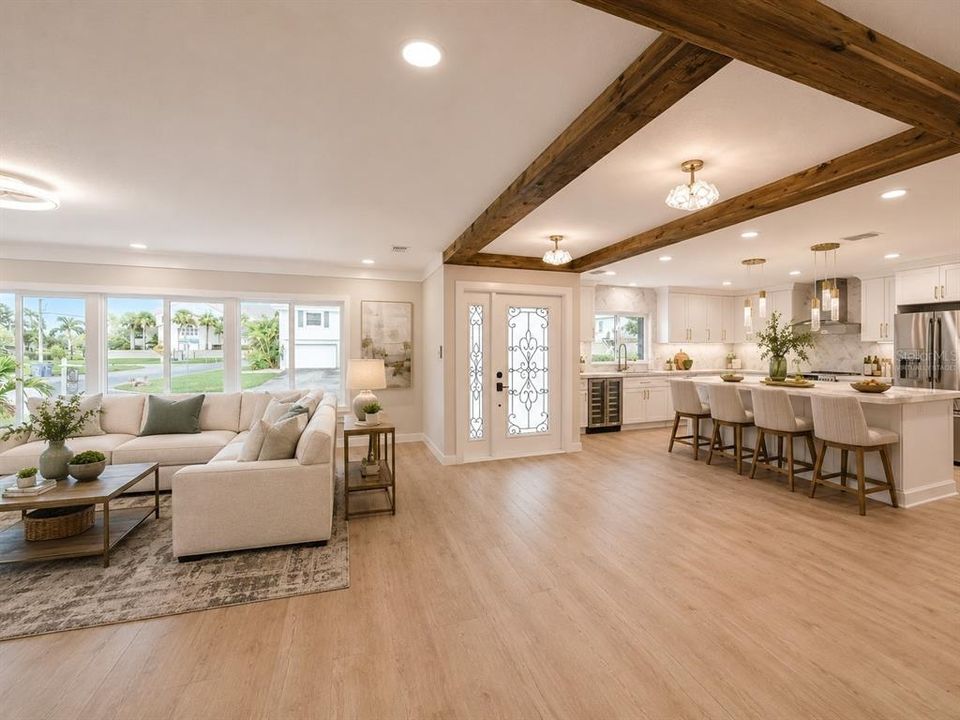 Activo con contrato: $824,900 (4 camas, 2 baños, 2256 Pies cuadrados)