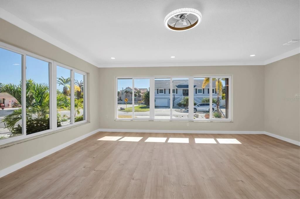 Activo con contrato: $824,900 (4 camas, 2 baños, 2256 Pies cuadrados)