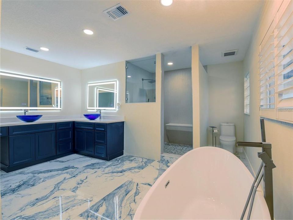 Activo con contrato: $824,900 (4 camas, 2 baños, 2256 Pies cuadrados)