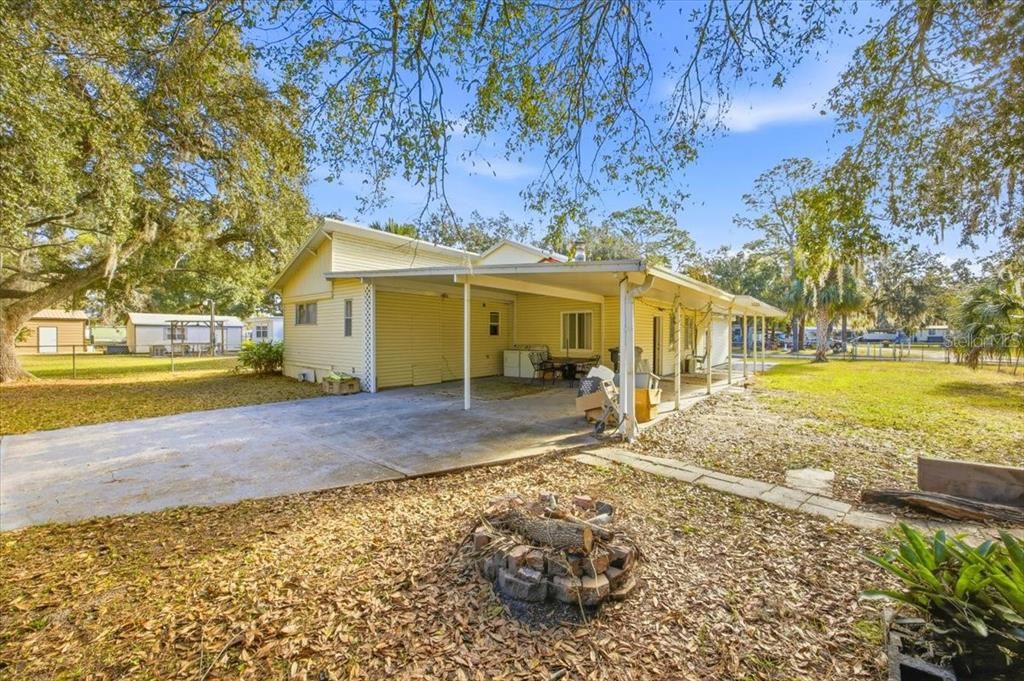 For Sale: $230,000 (2 beds, 1 baths, 720 Square Feet)