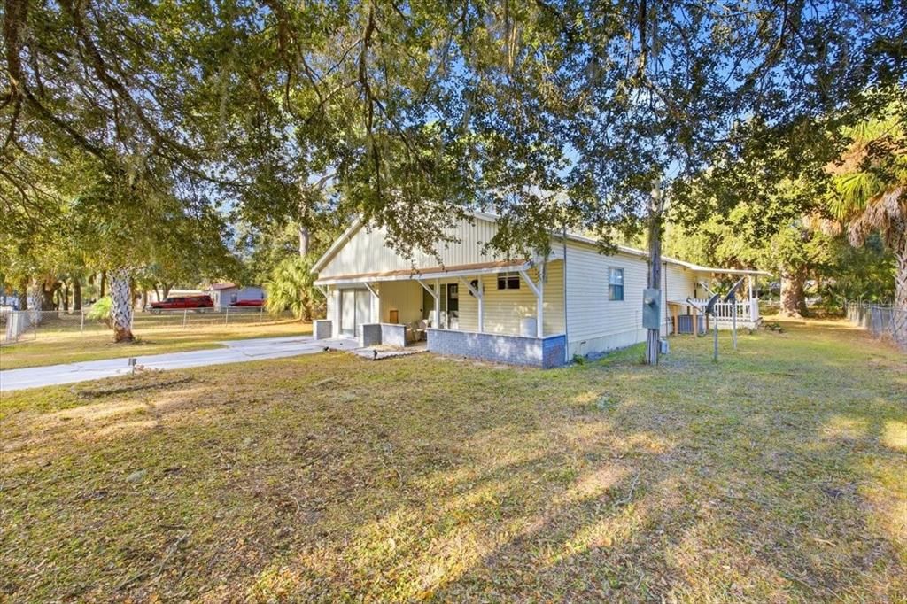 For Sale: $230,000 (2 beds, 1 baths, 720 Square Feet)