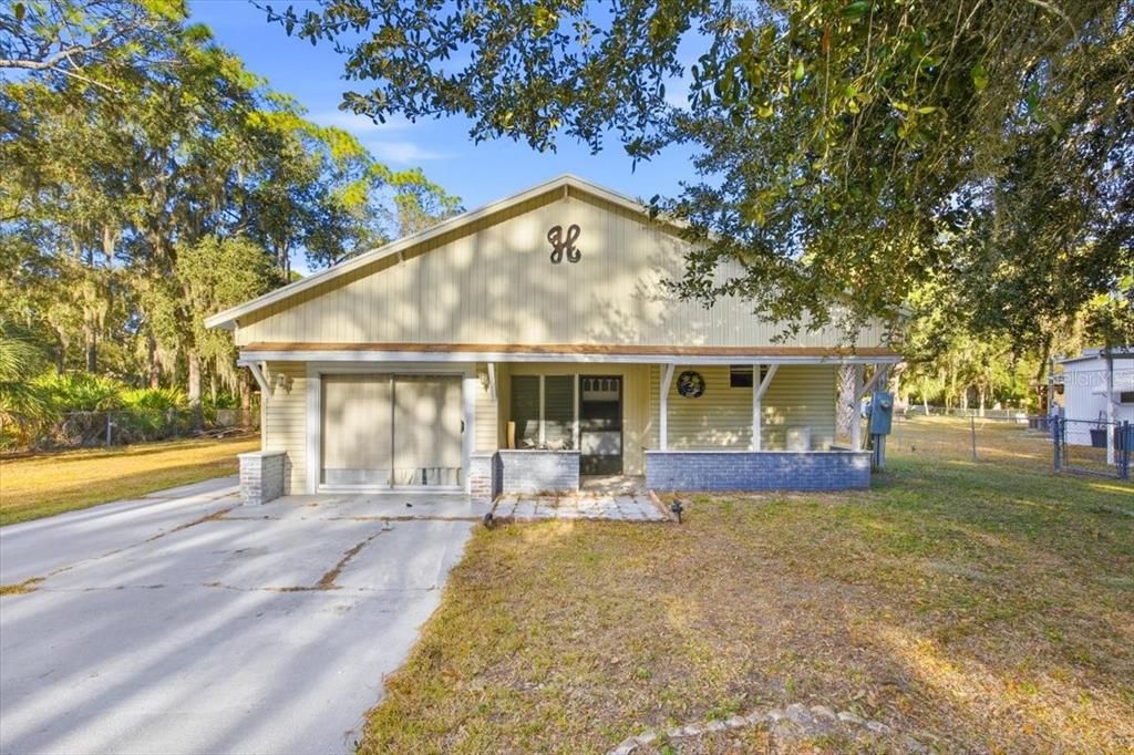 For Sale: $230,000 (2 beds, 1 baths, 720 Square Feet)