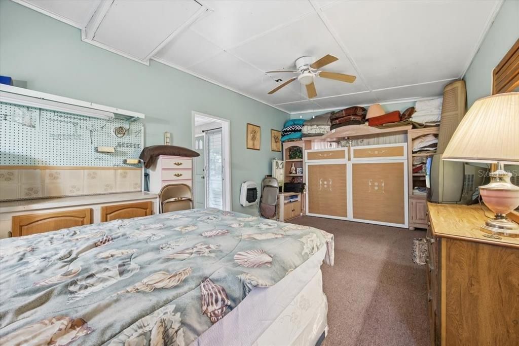 For Sale: $230,000 (2 beds, 1 baths, 720 Square Feet)
