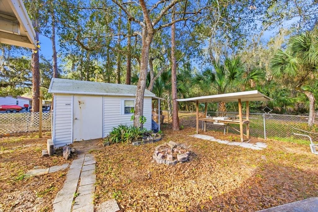 For Sale: $230,000 (2 beds, 1 baths, 720 Square Feet)