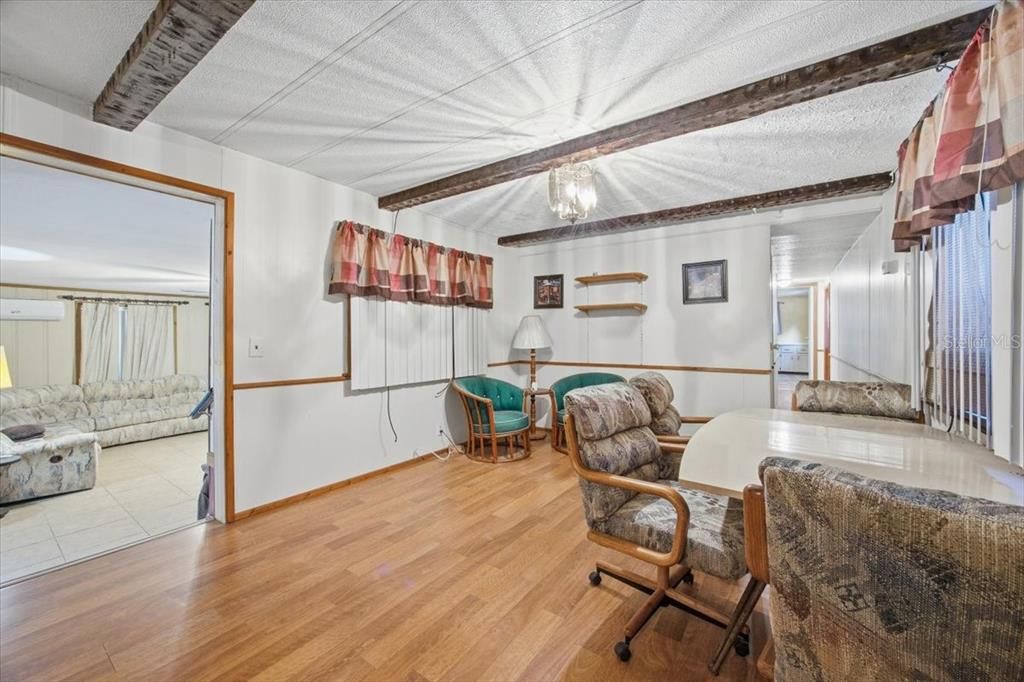 For Sale: $230,000 (2 beds, 1 baths, 720 Square Feet)