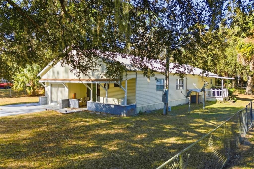 For Sale: $230,000 (2 beds, 1 baths, 720 Square Feet)